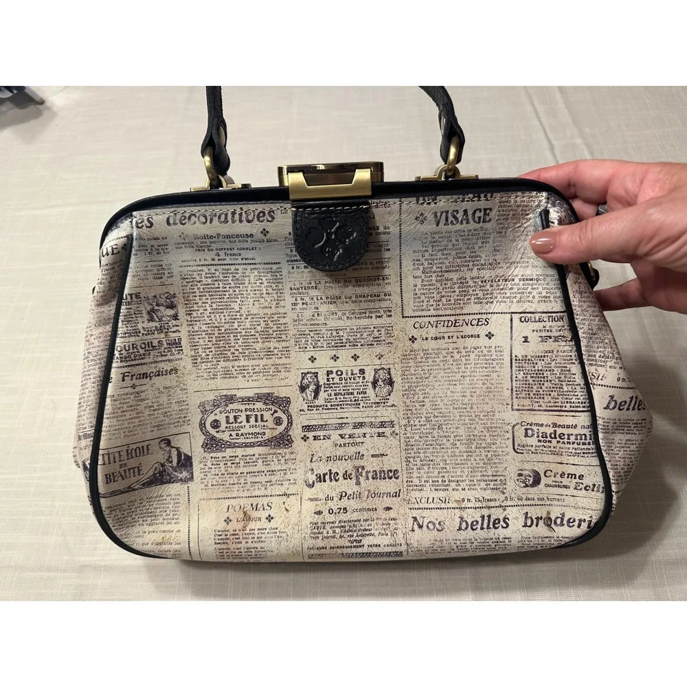 Patricia Nash Newspaper Print Leather Frame Satchel Doctor Bag P374245